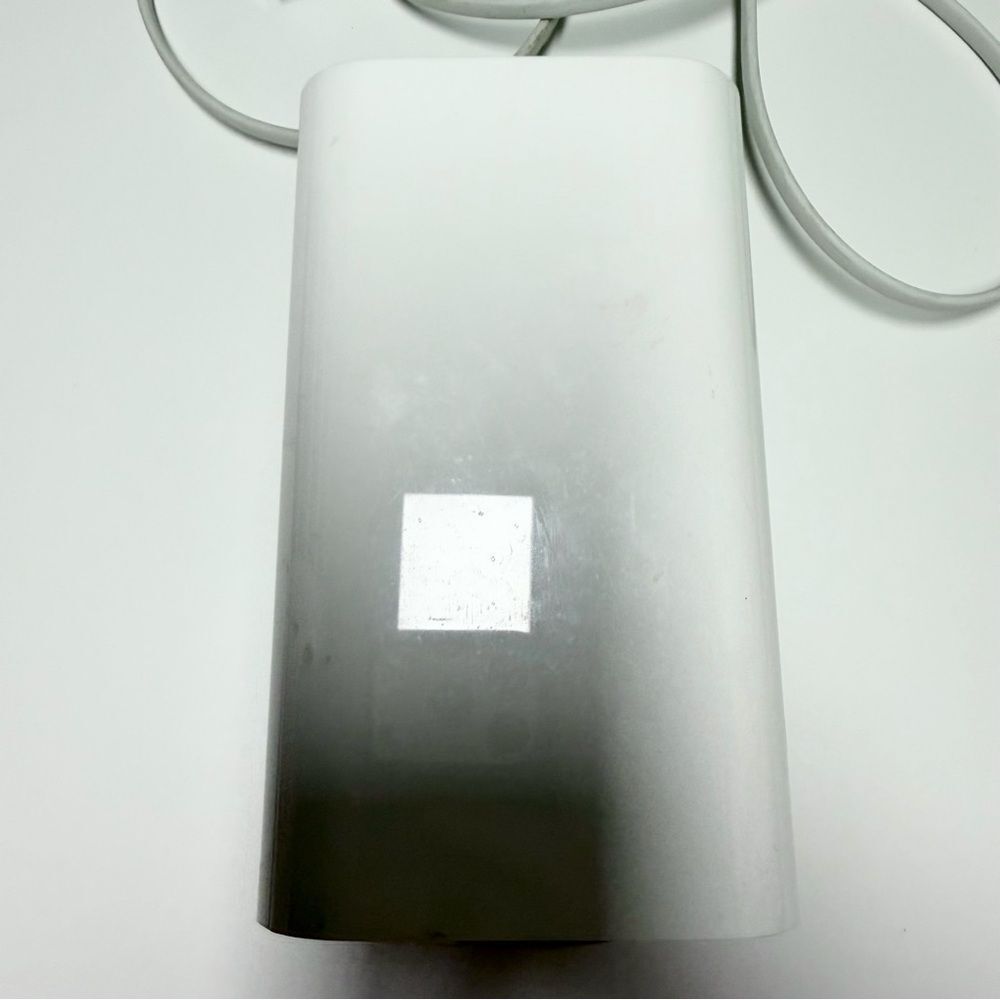 Apple AirPort Extreme Router 802.11ac
A1521 - Picture 4 of 6